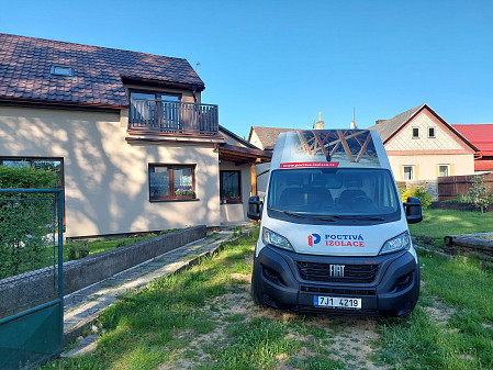 Izolace dvouplášťové střechy s vyšším sklonem ve Vepřové na Žďársku